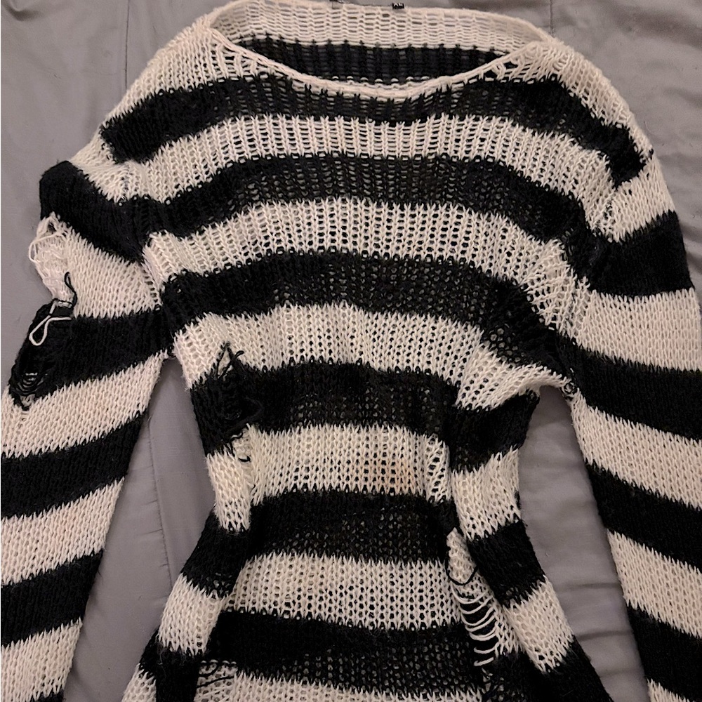 Long sleeve black and white striped knitted coverup